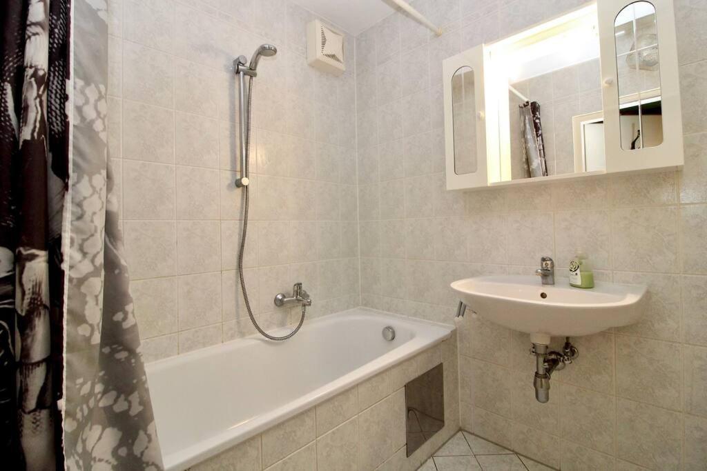 Cozy Apartment Free Parking Βιέννη Εξωτερικό φωτογραφία